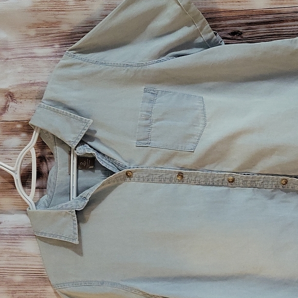 Chico's Men's Short-Sleeve Botton Down Shirt Size 2 - Picture 2 of 6